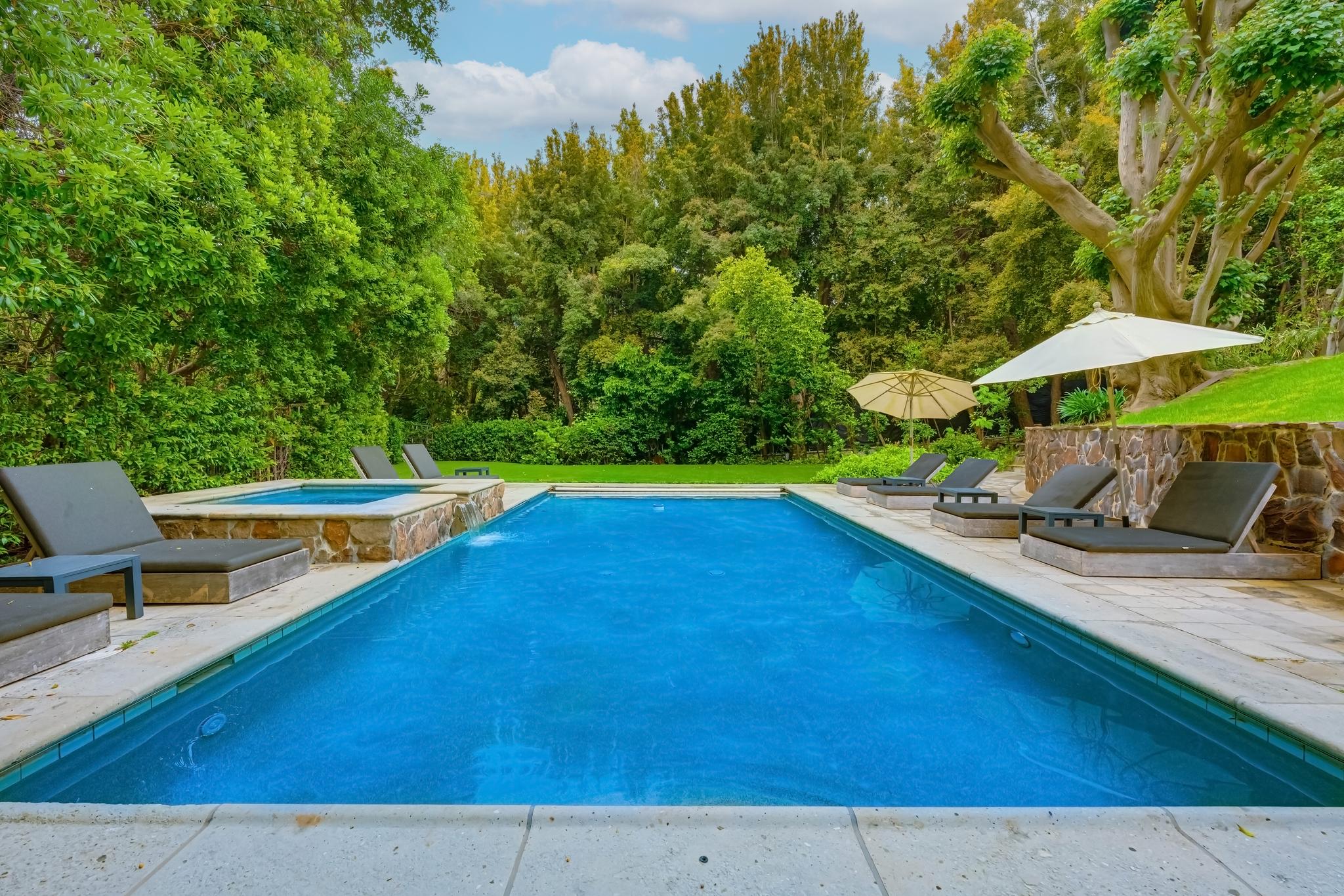 Carolwood Estate gallery image 6