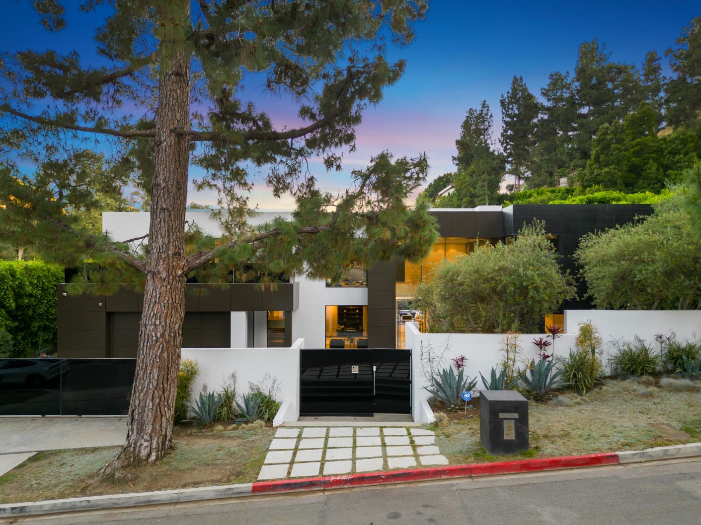 Lago Vista Modern gallery image 2