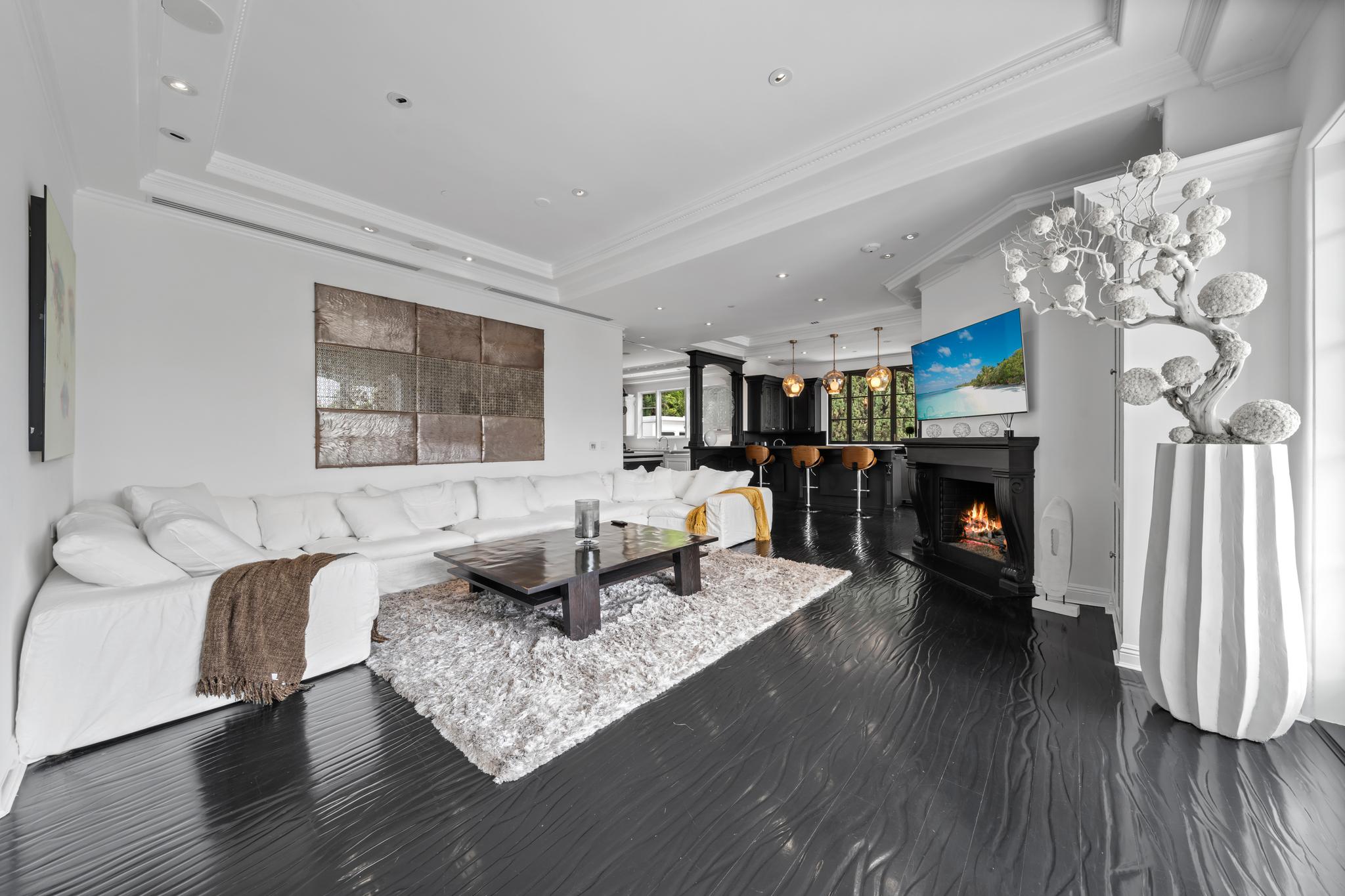 The Marilyn Mansion gallery image 3