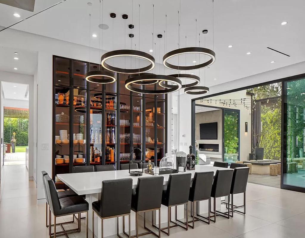 Tarzana Oasis gallery image 4