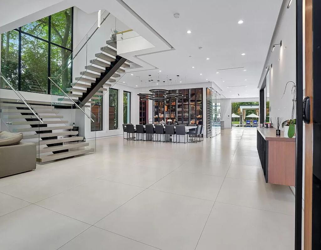 Tarzana Oasis gallery image 9