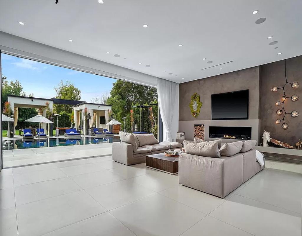 Tarzana Oasis gallery image 10
