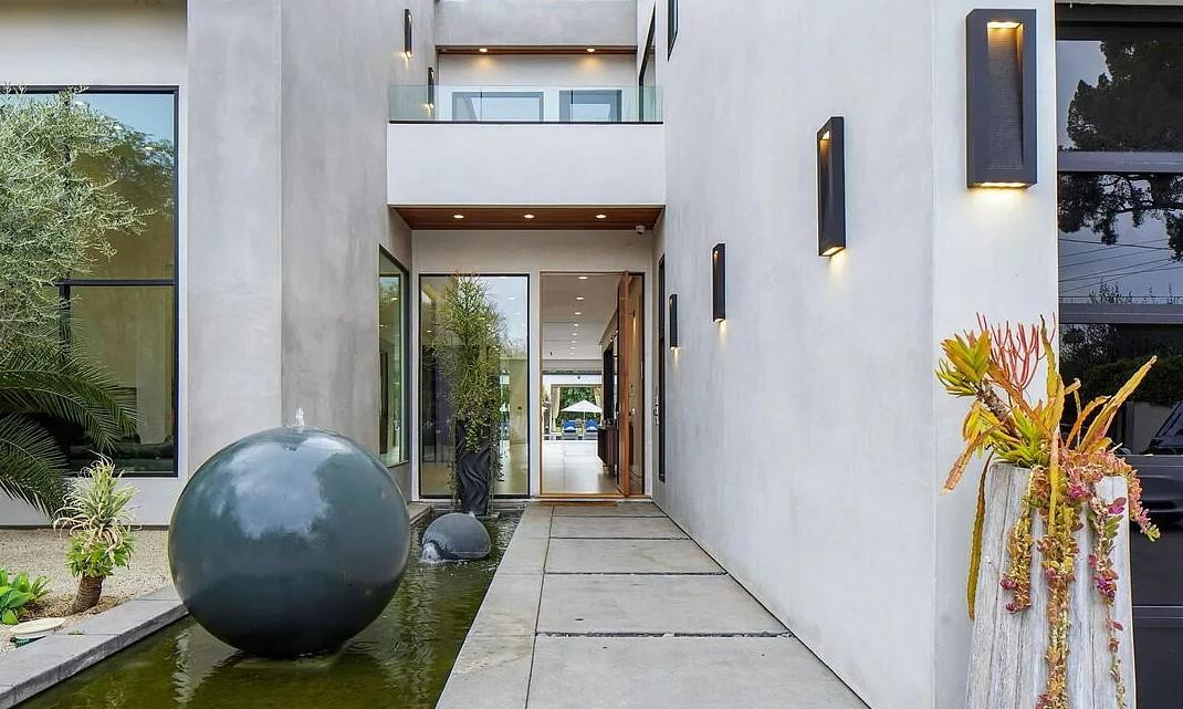 Tarzana Oasis gallery image 8