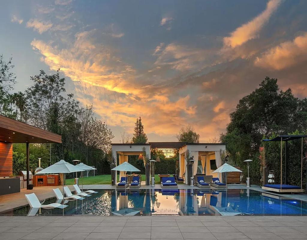 Tarzana Oasis gallery image 5