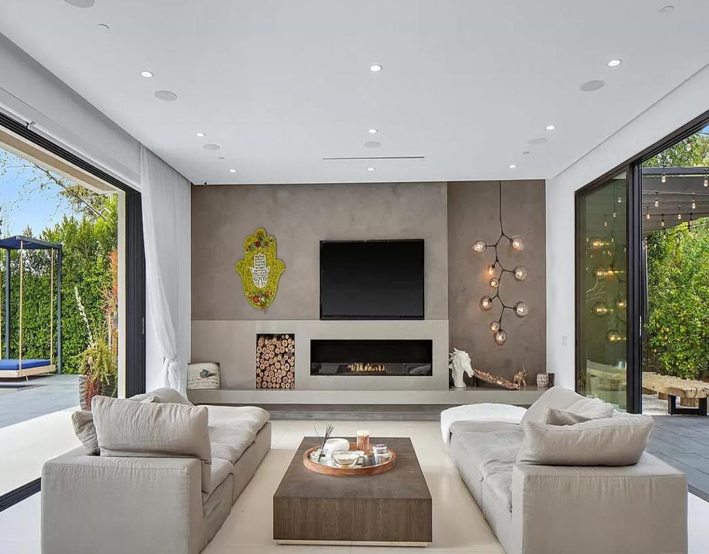 Tarzana Oasis gallery image 3
