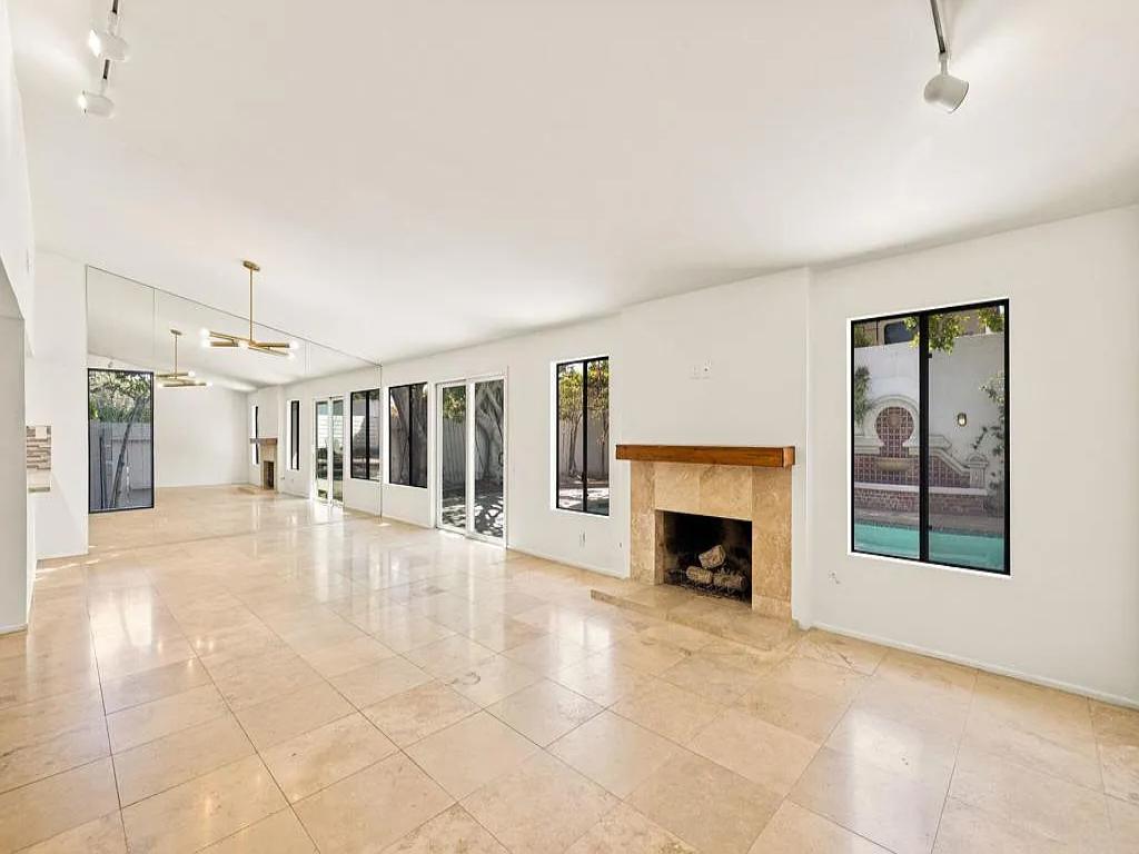 Fairway Dr gallery image 7