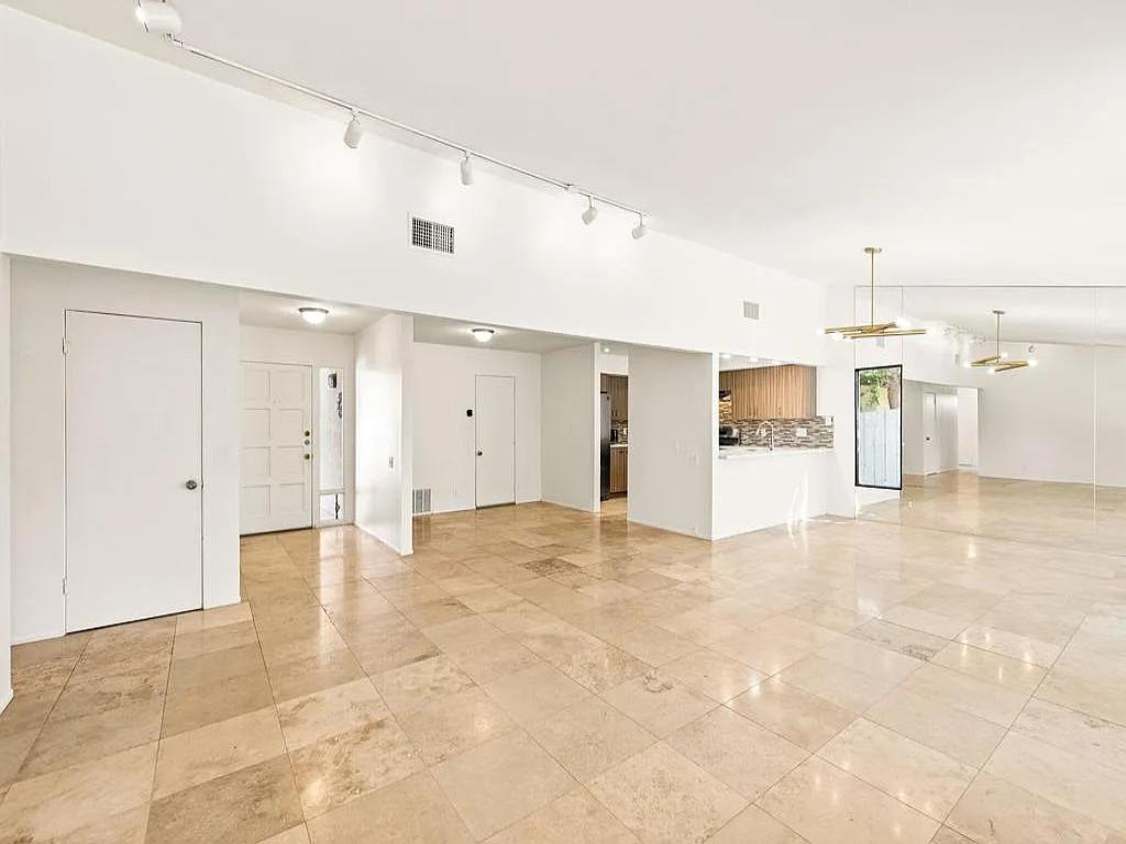 Fairway Dr gallery image 8