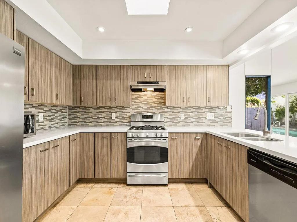 Fairway Dr gallery image 10