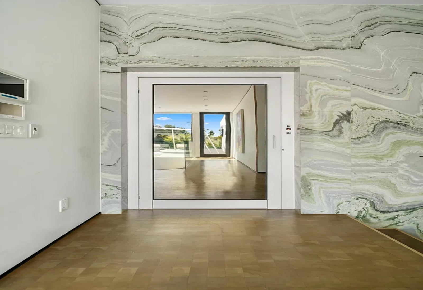 Rexford Modern gallery image 8