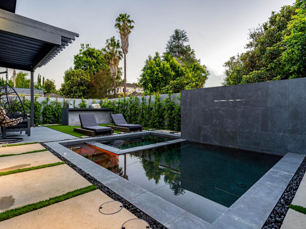 Lemona Ave gallery image 2