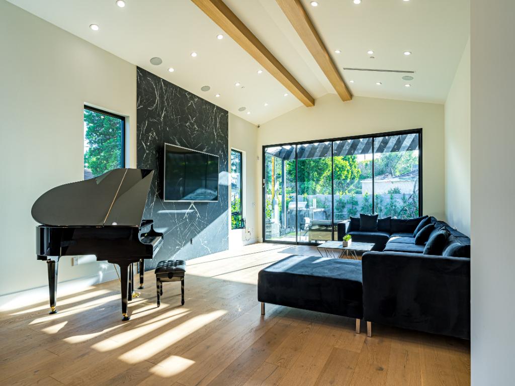 Lemona Ave gallery image 3