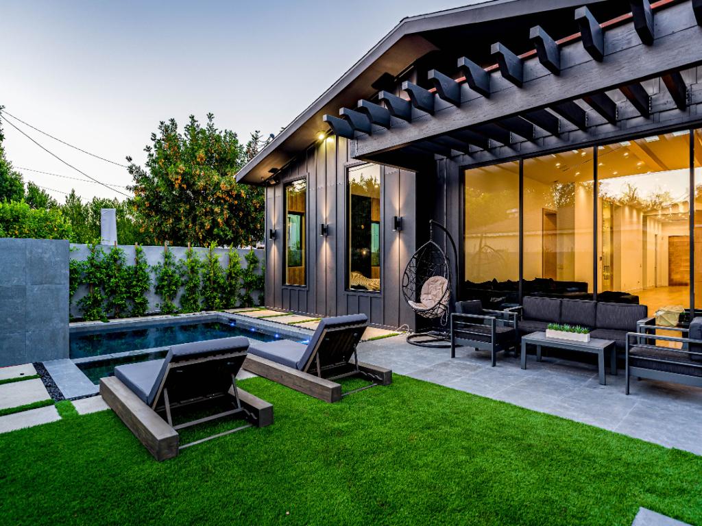 Lemona Ave gallery image 1