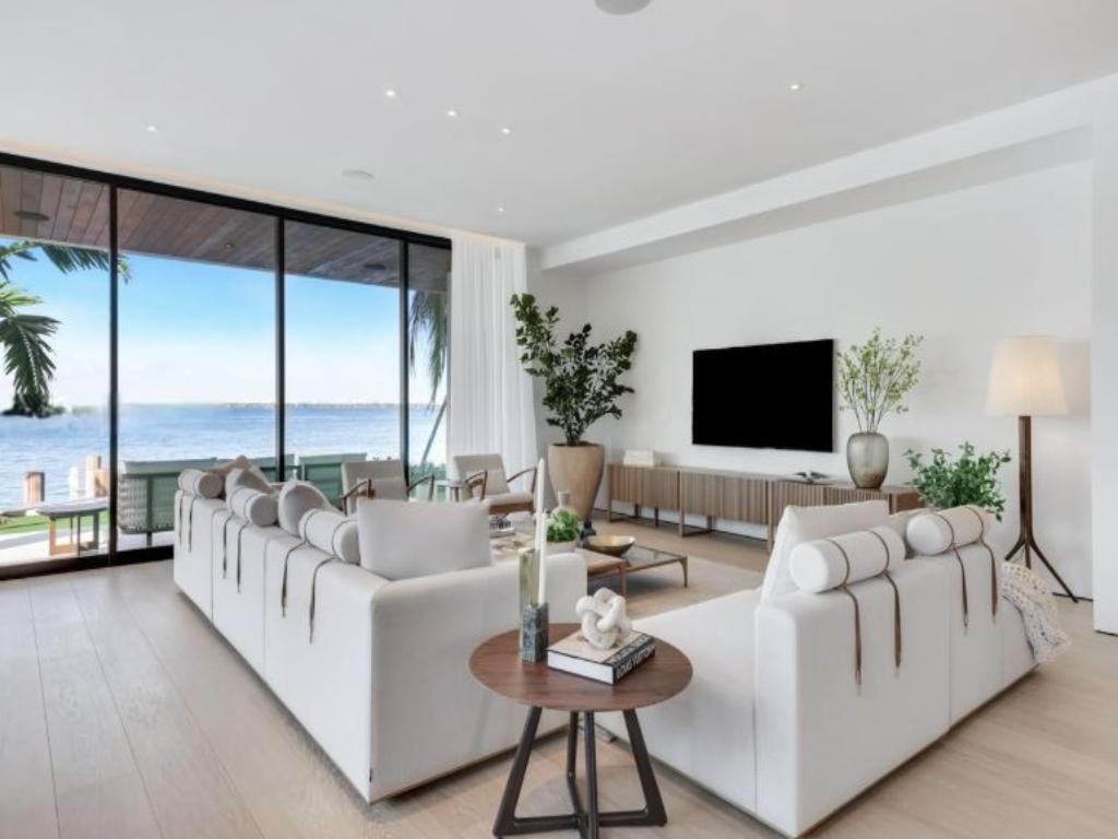Venetian Drive gallery image 10