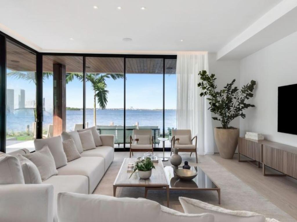 Venetian Drive gallery image 9