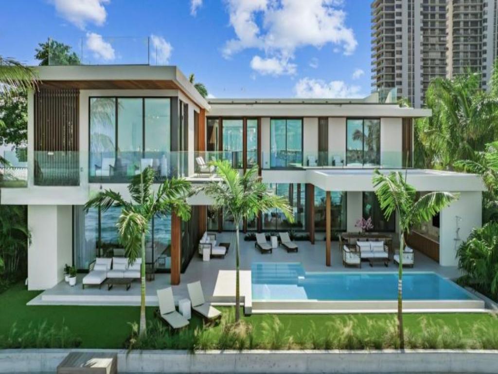 Venetian Drive gallery image 3