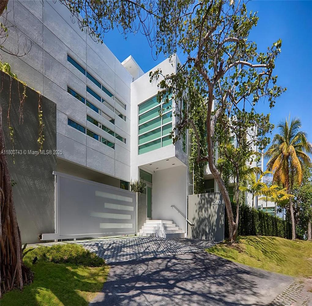 Hibiscus Dr gallery image 2