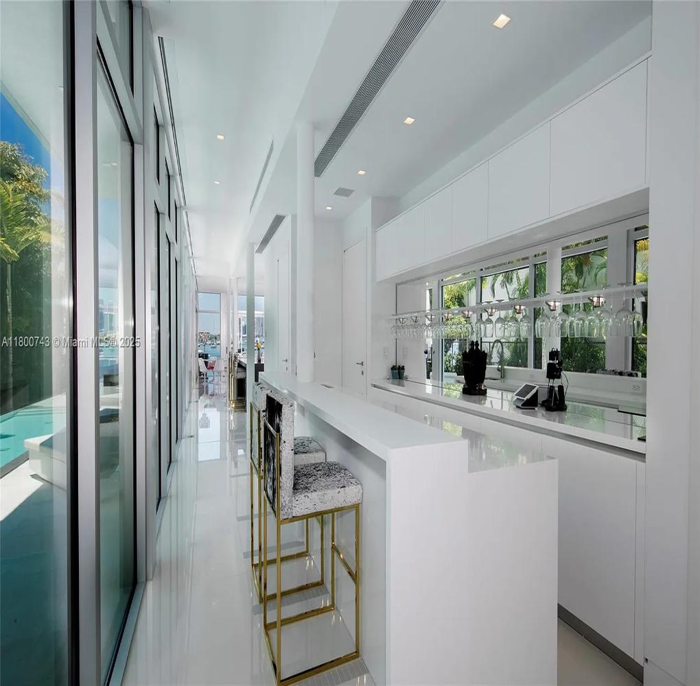 Hibiscus Dr gallery image 7