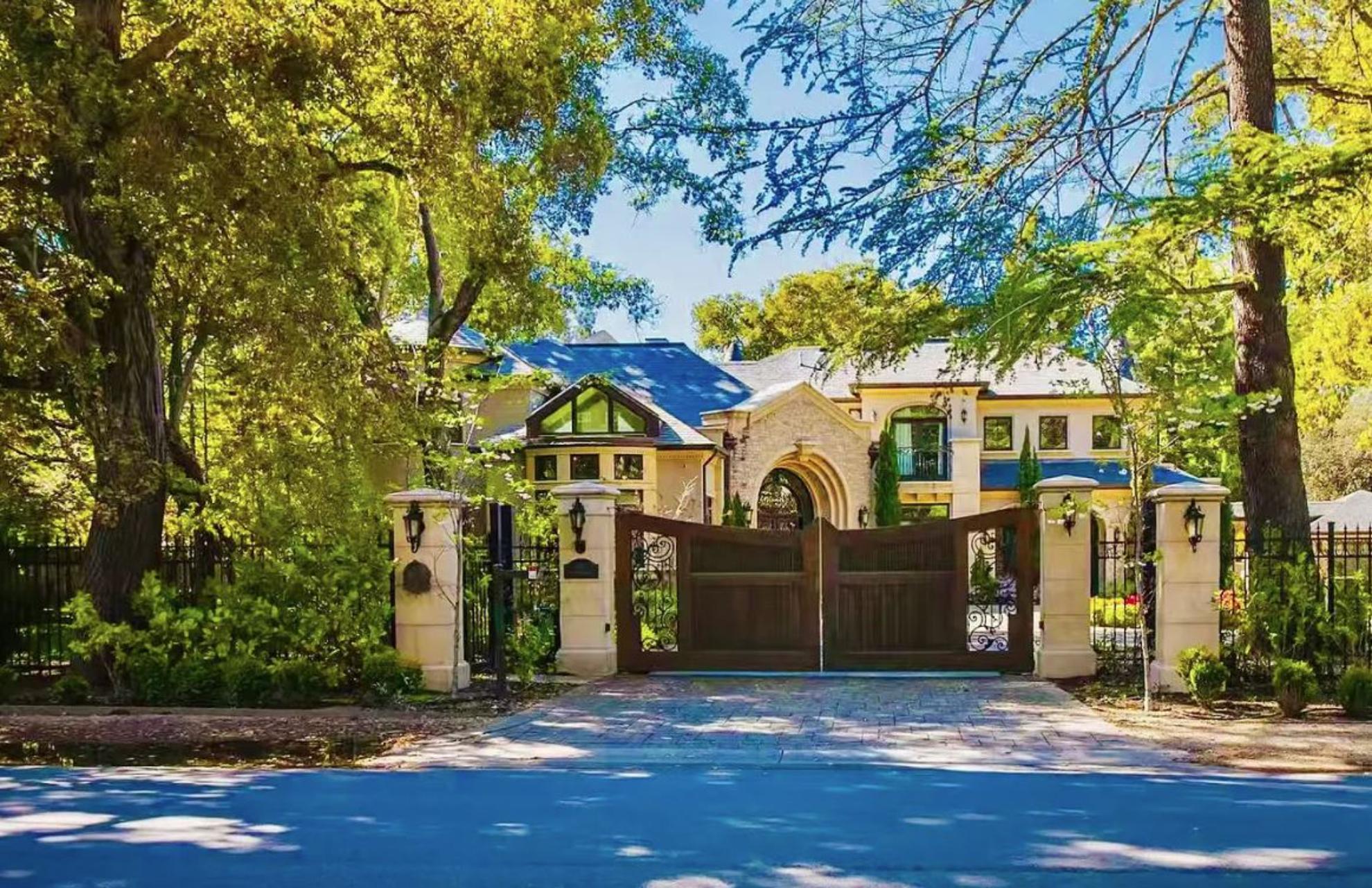 Almendral Estate gallery image 1