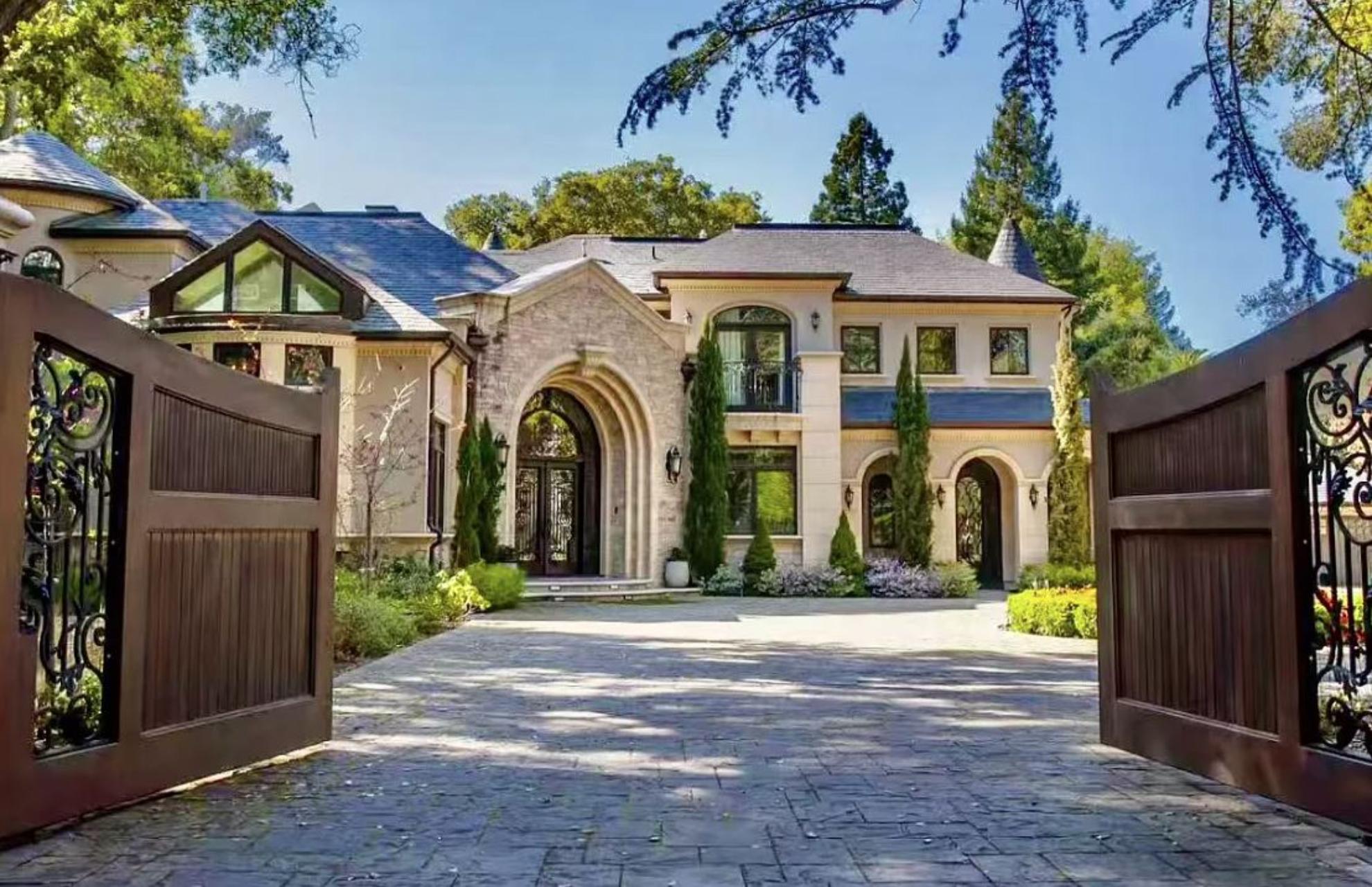 Almendral Estate gallery image 2
