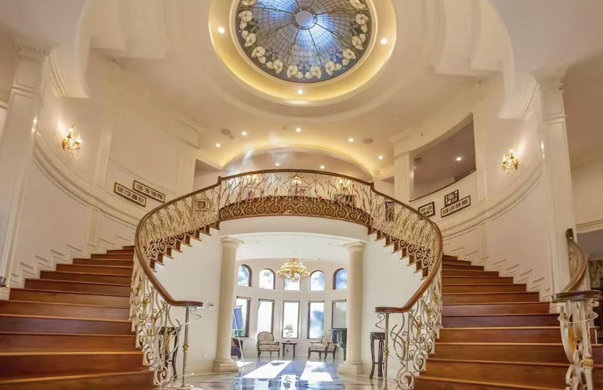 Almendral Estate gallery image 6