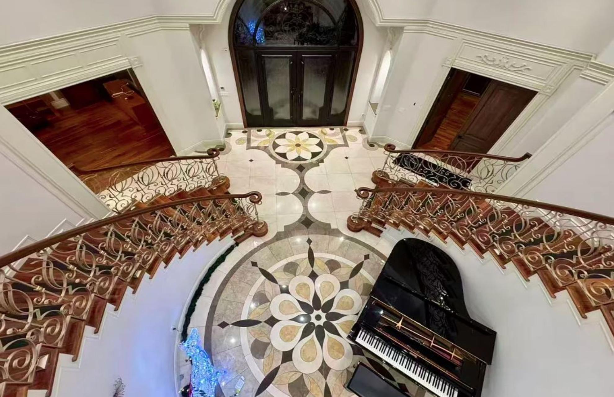 Almendral Estate gallery image 9