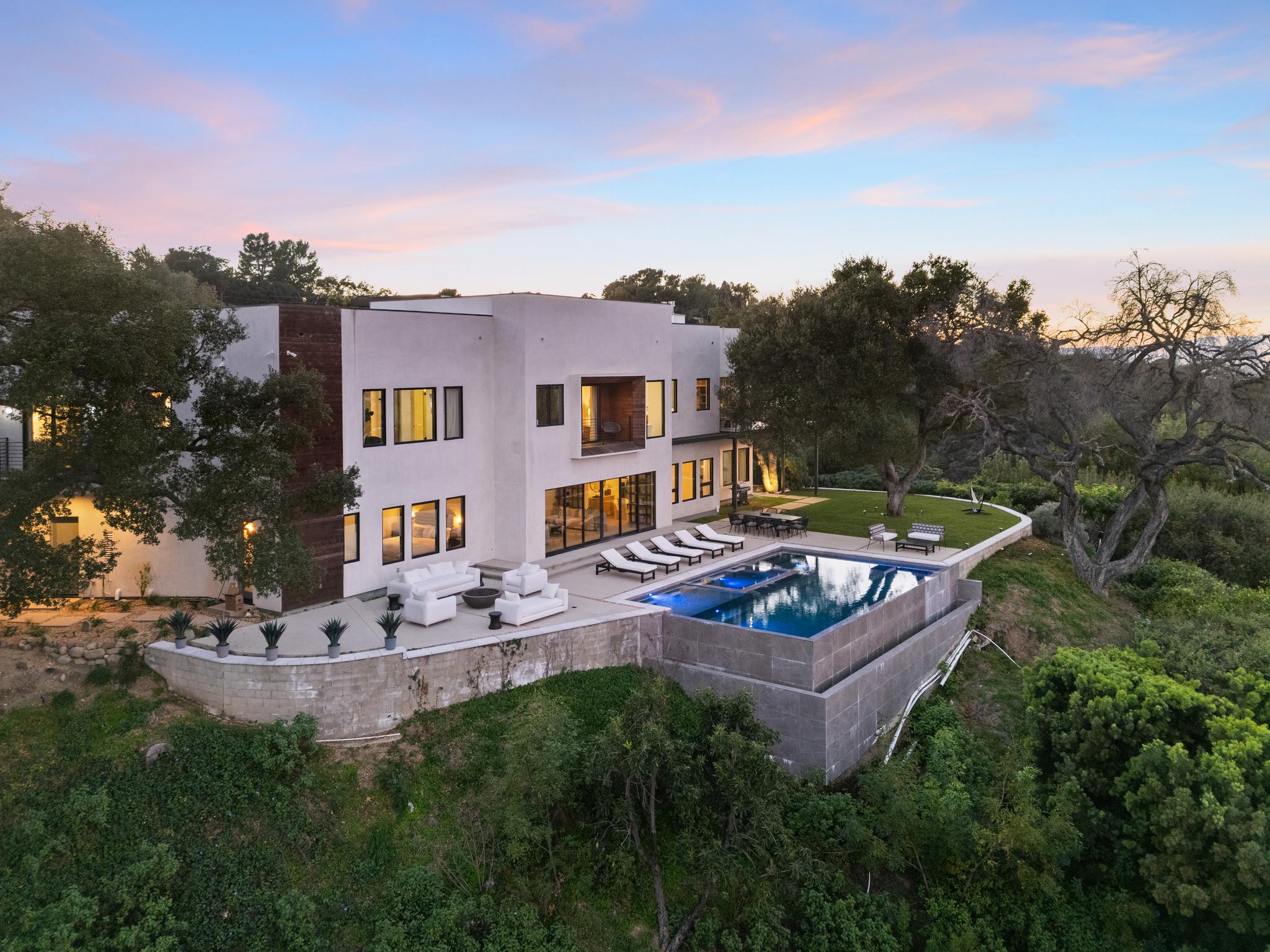 Mulholland Summit gallery image 7