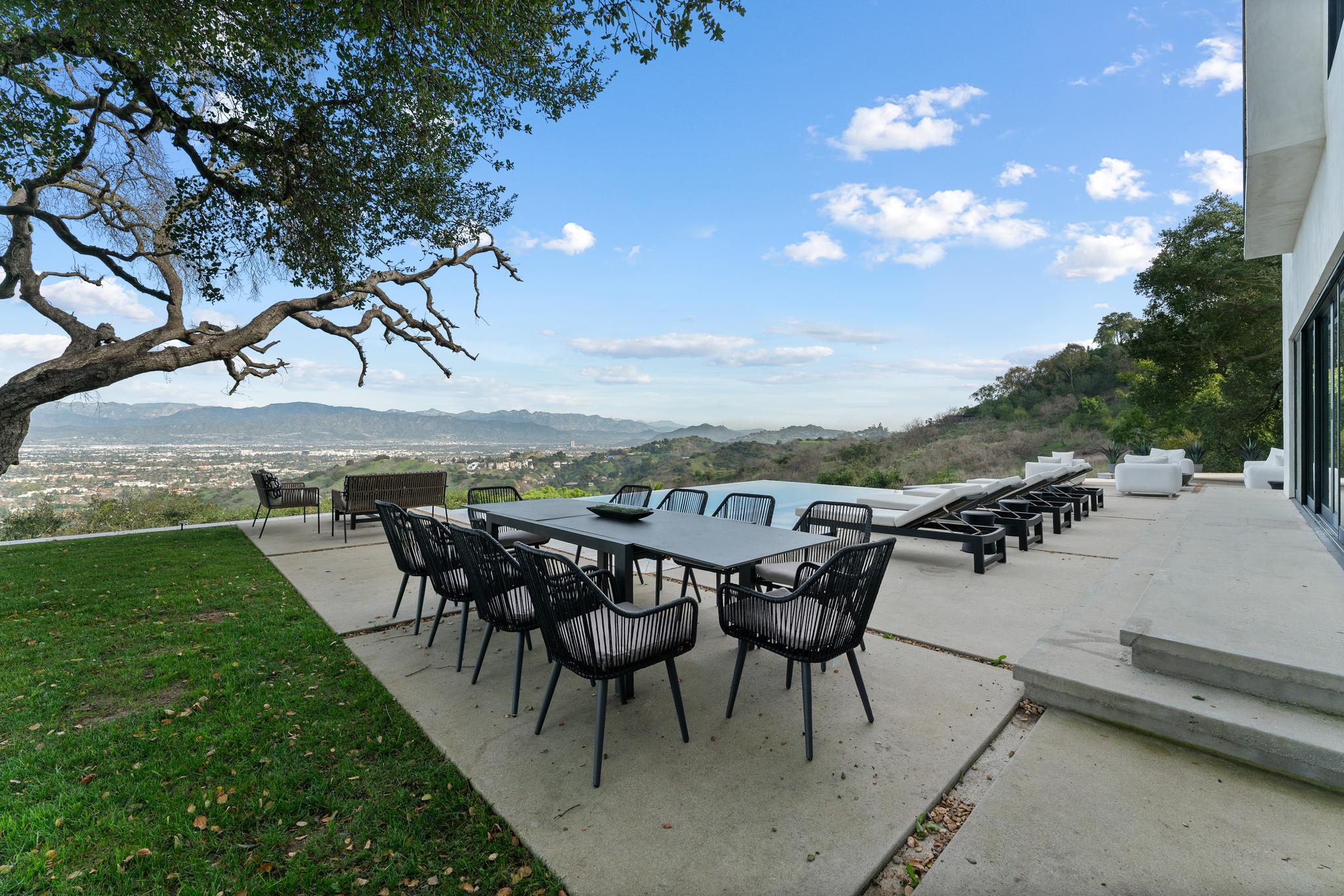 Mulholland Summit gallery image 4