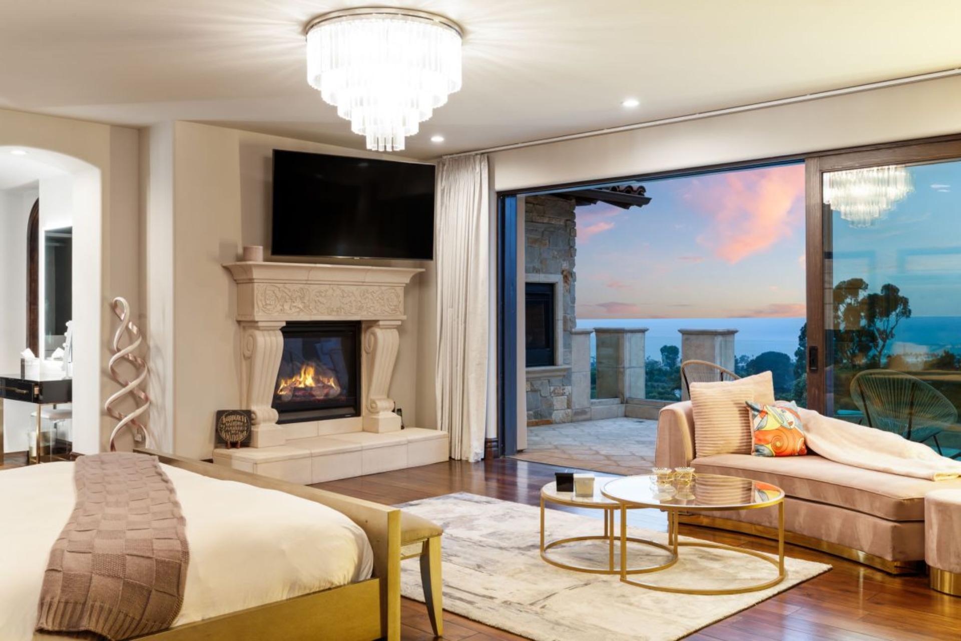 Elegant La Jolla Villa gallery image 3