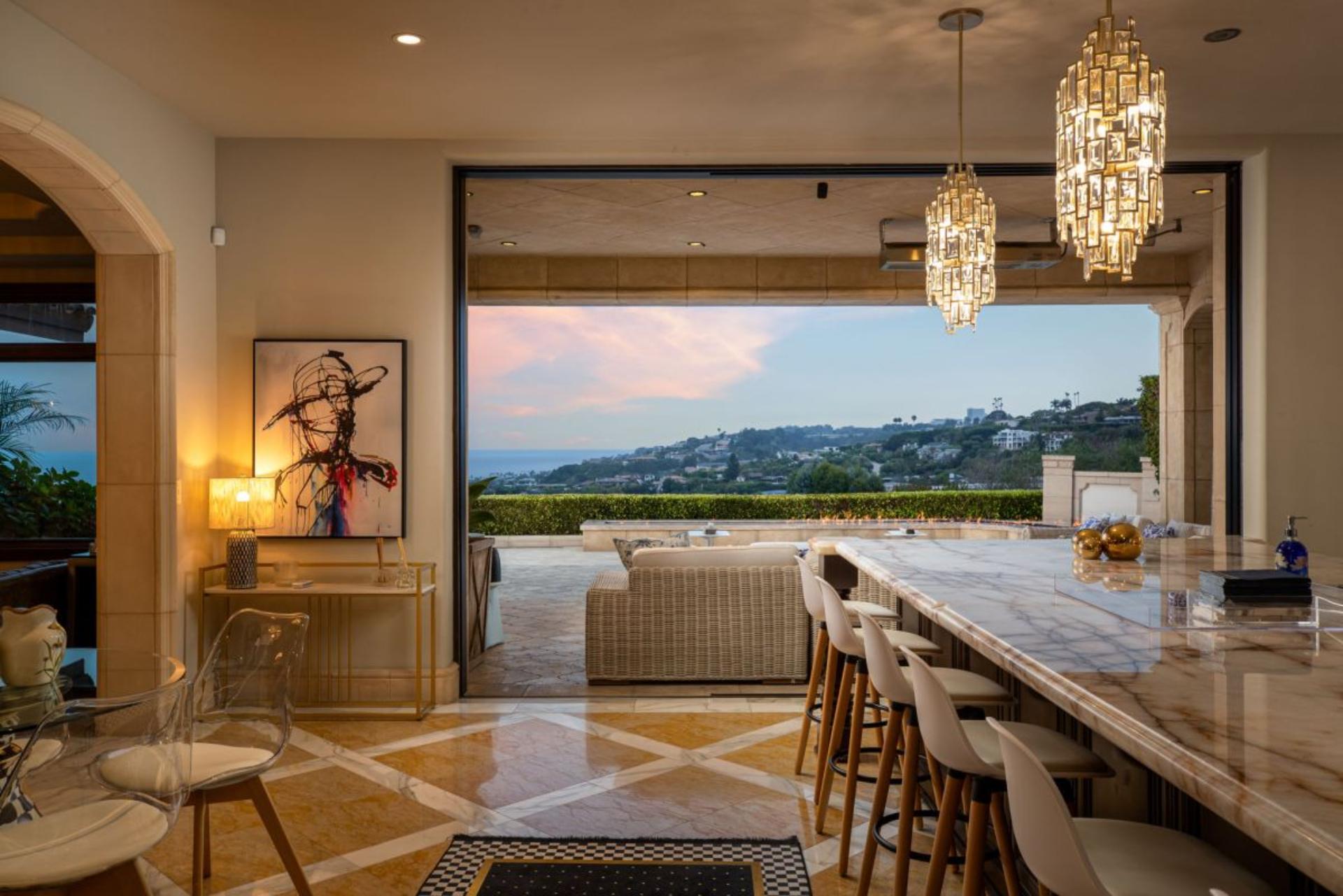 Elegant La Jolla Villa gallery image 5