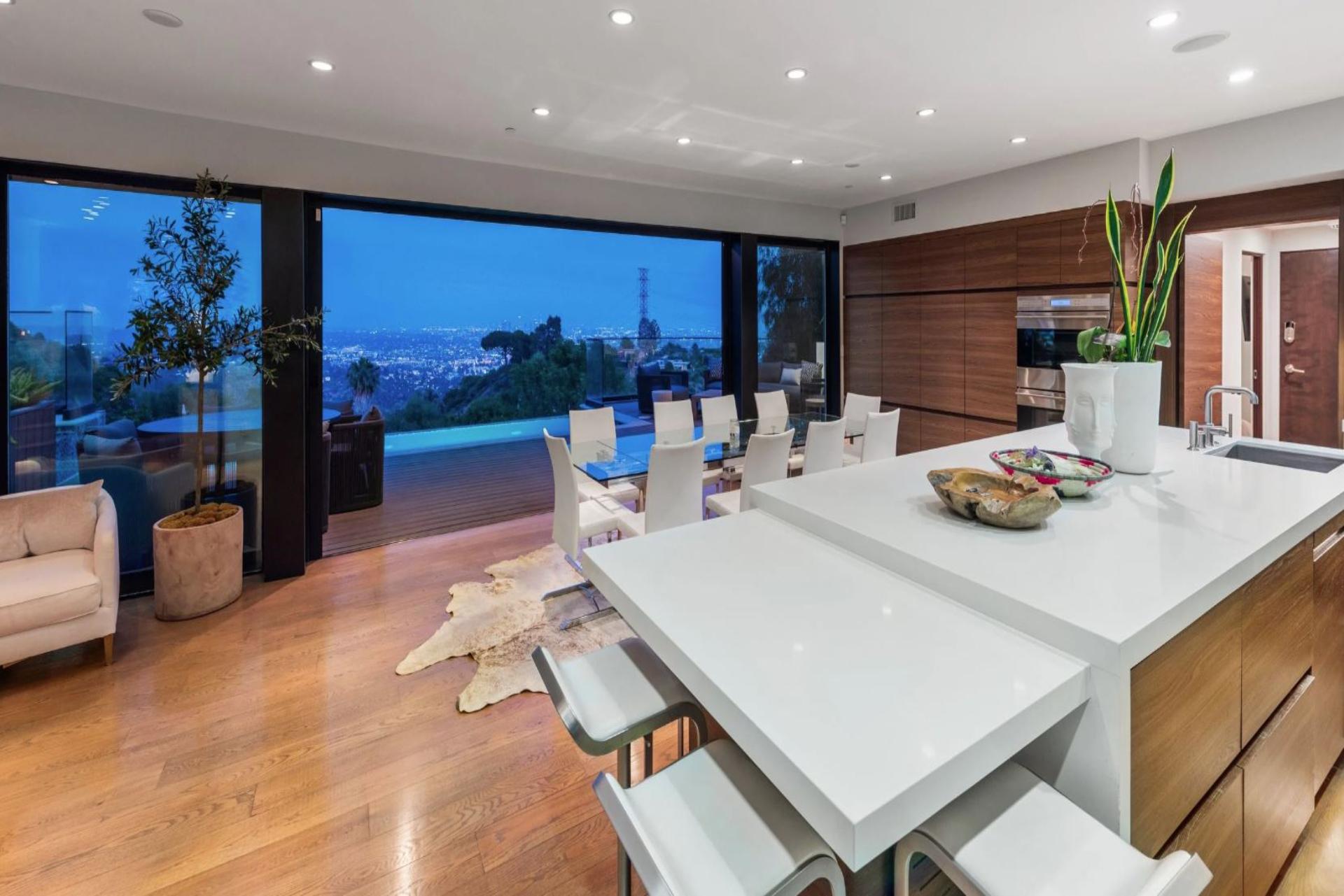 Las Alturas Estate gallery image 9