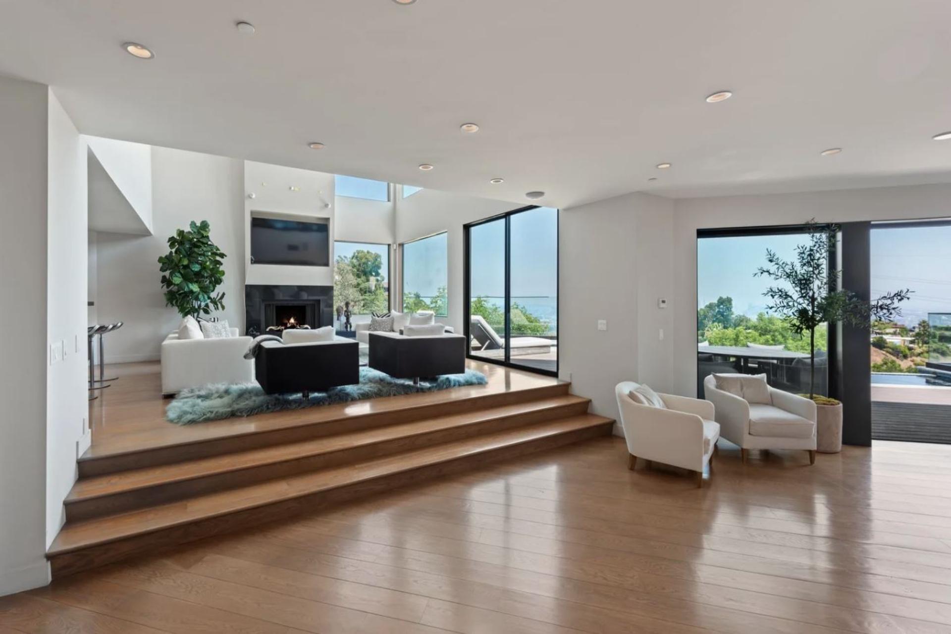 Las Alturas Estate gallery image 10
