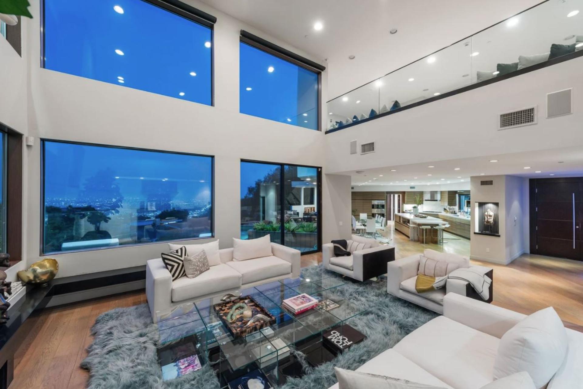 Las Alturas Estate gallery image 8