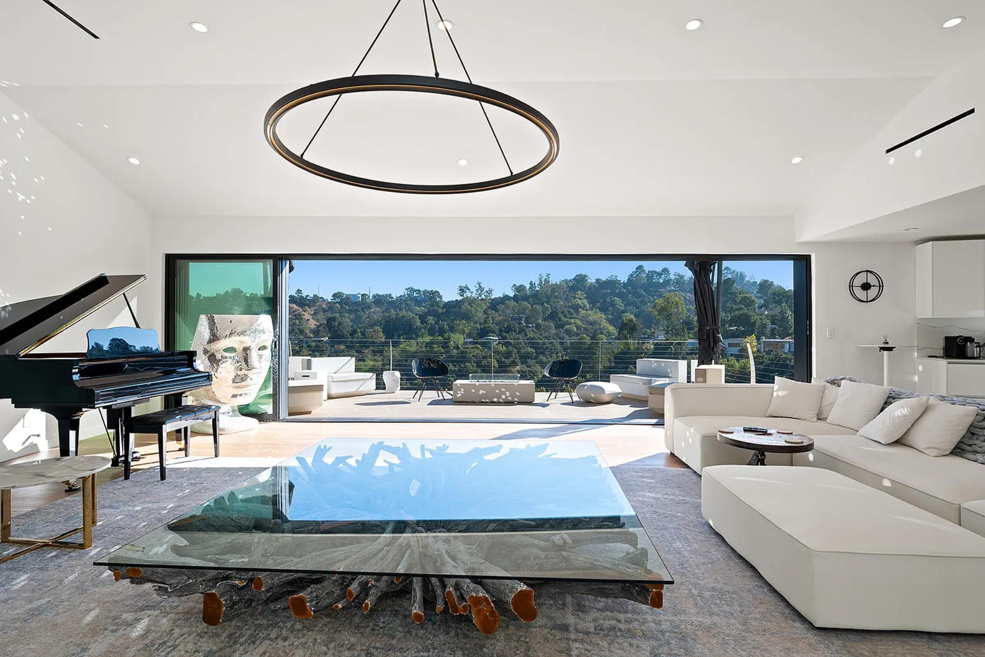 Skyline Villa gallery image 2
