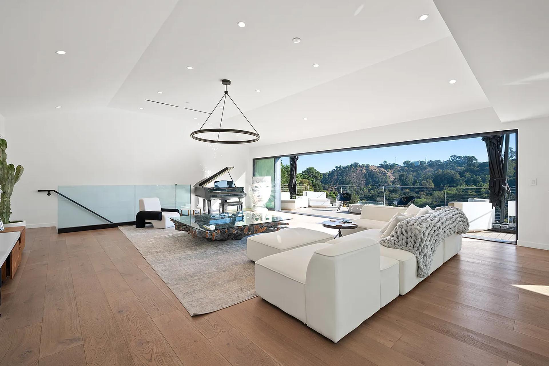 Skyline Villa gallery image 4
