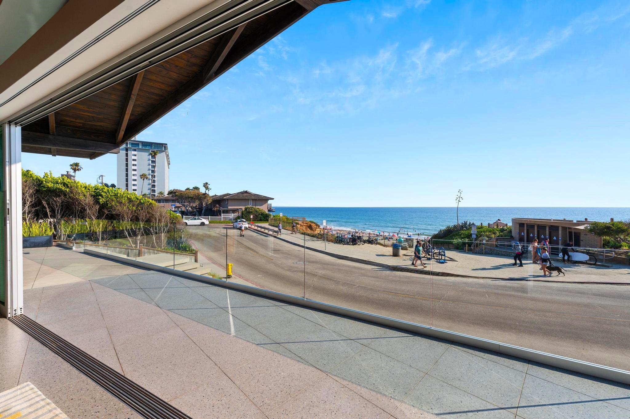 Beachfront Modern gallery image 9