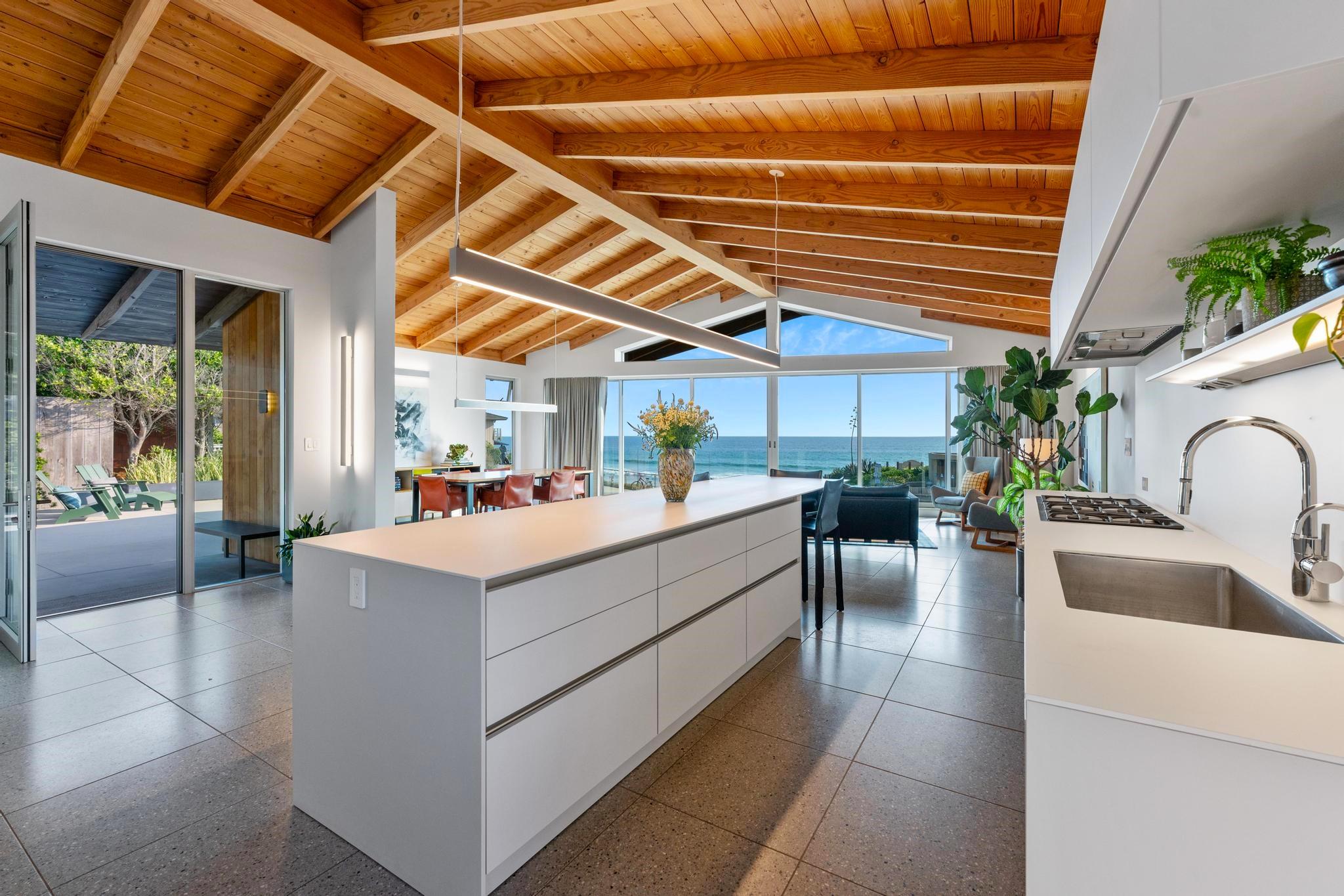 Beachfront Modern gallery image 5