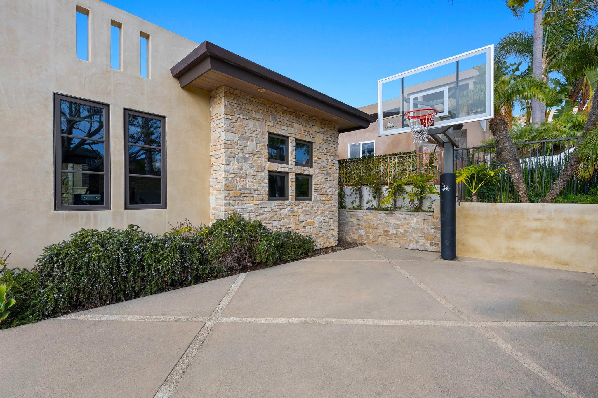 Costa Del Mar gallery image 9