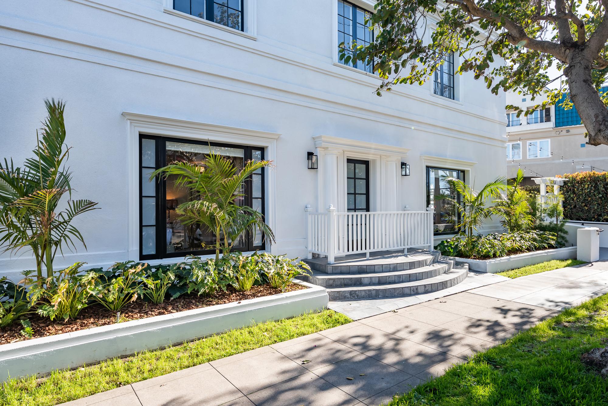 Coronado Crown Villas gallery image 2