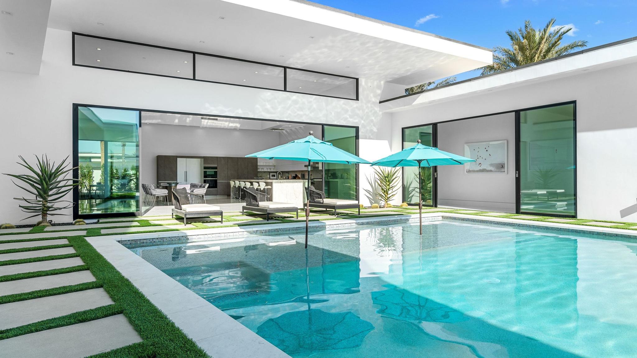 Bravo Villa #6 gallery image 1