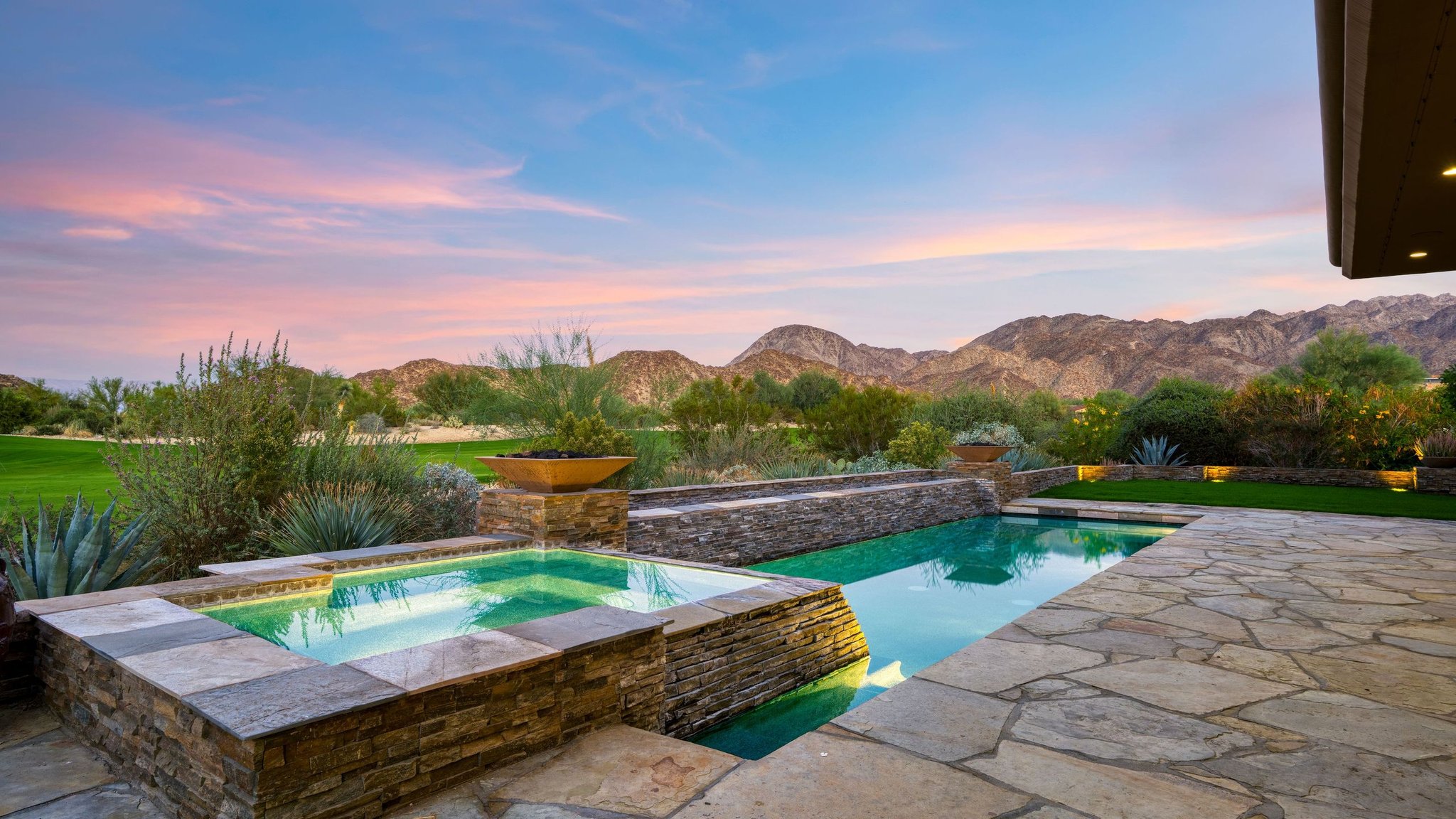 Giraffe View House