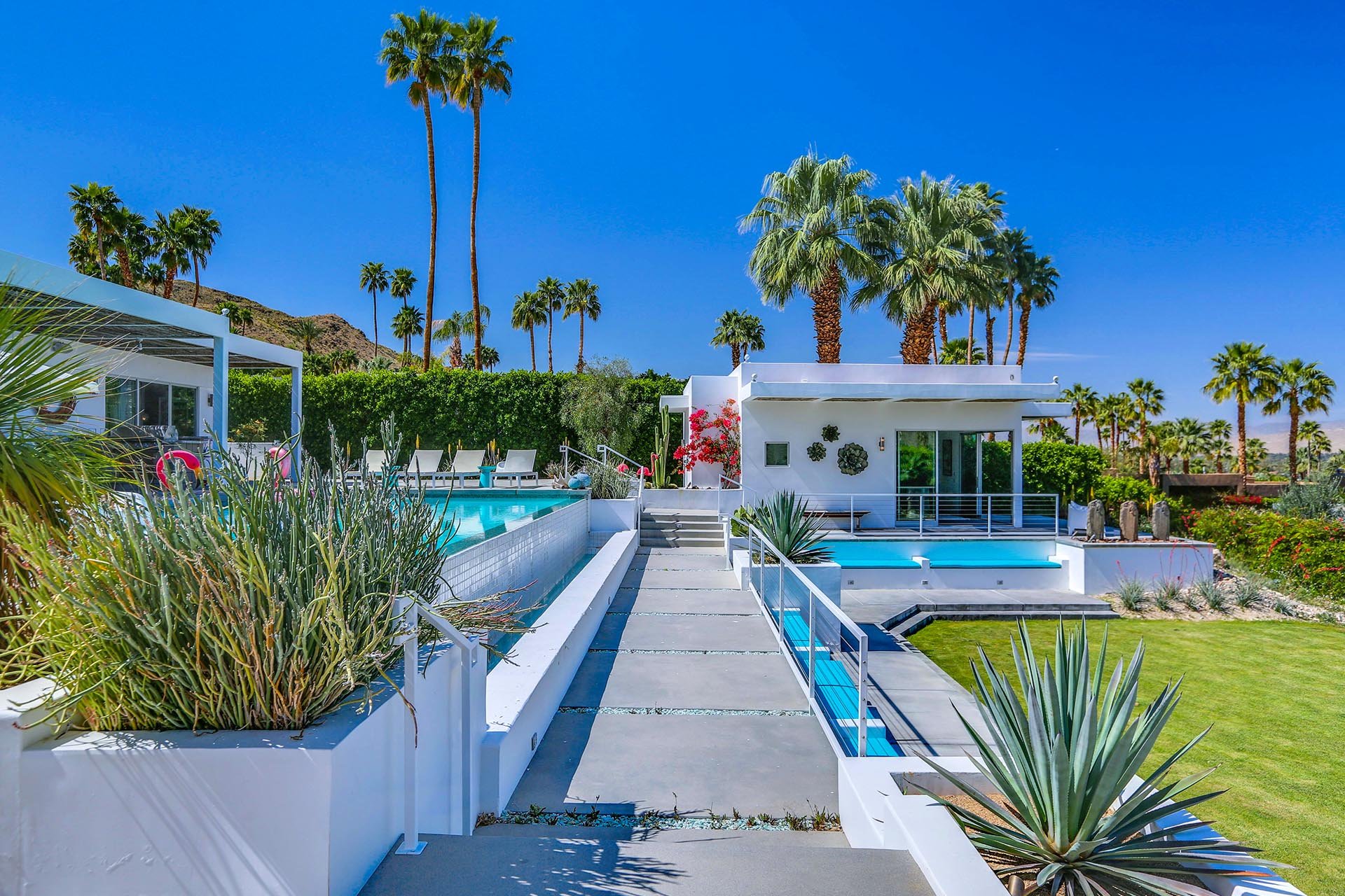 The Bird House of Rancho Mirage