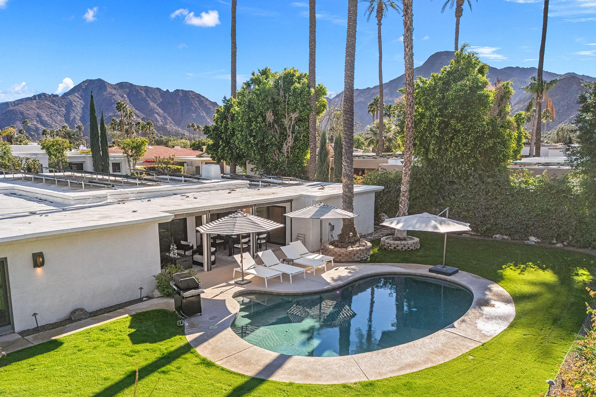 Palmeras Poolside gallery image 4